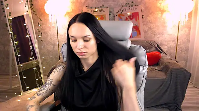 NicoleMerz online show from June 19, 2026, 4:00 pm