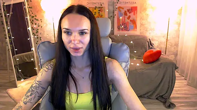 NicoleMerz online show from July 6, 2026, 5:26 pm