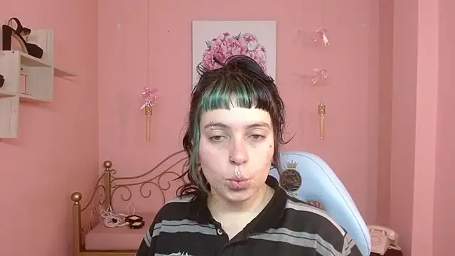 Snapshot of _sofia_smth_xx chatting on June 15, 2026, 1:24 pm sofia smth xx online show from June 15, 2026, 1:24 pm
