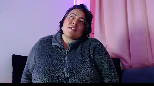 Snapshot of Julieta_lane chatting on June 1, 2026, 9:05 pm Julieta lane online show from June 1, 2026, 9:05 pm