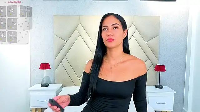 Snapshot of Oriana_Sarmiento chatting on June 11, 2026, 12:32 am Oriana Sarmiento online show from June 11, 2026, 12:32 am