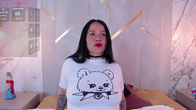 Snapshot of AlmaRose__ chatting on June 19, 2026, 8:01 pm AlmaRose online show from June 19, 2026, 8:01 pm