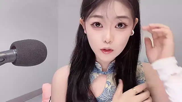 smalldaiwang online show from June 15, 2026, 2:47 am