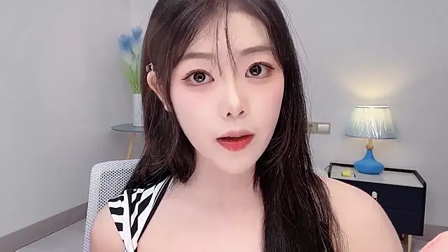 smalldaiwang online show from June 18, 2026, 3:07 am