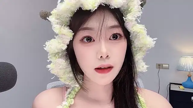 smalldaiwang online show from June 20, 2026, 2:58 am