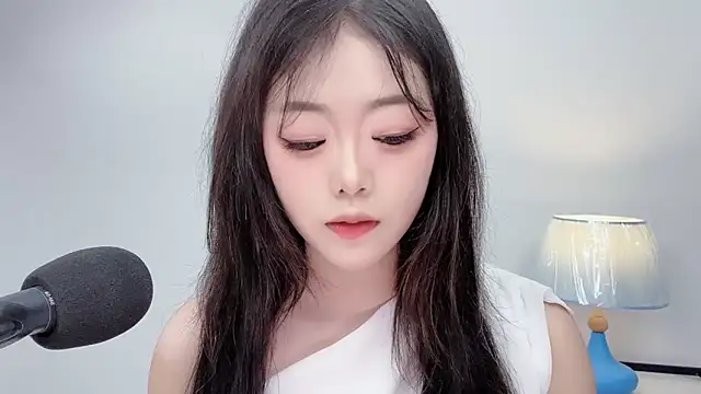 smalldaiwang online show from June 27, 2026, 3:22 am