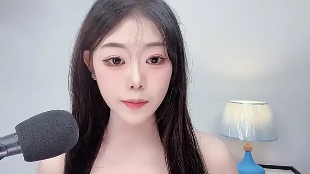 smalldaiwang online show from June 28, 2026, 3:34 am