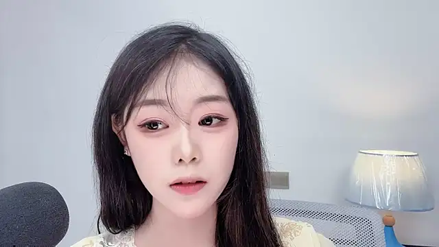 smalldaiwang online show from July 2, 2026, 3:23 am