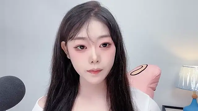 smalldaiwang online show from July 5, 2026, 2:40 am