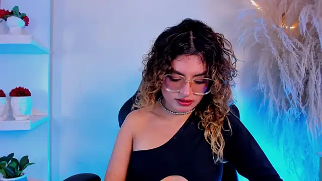 Snapshot of emilymjs_ chatting on June 2, 2026, 4:03 am emilymjs online show from June 2, 2026, 4:03 am