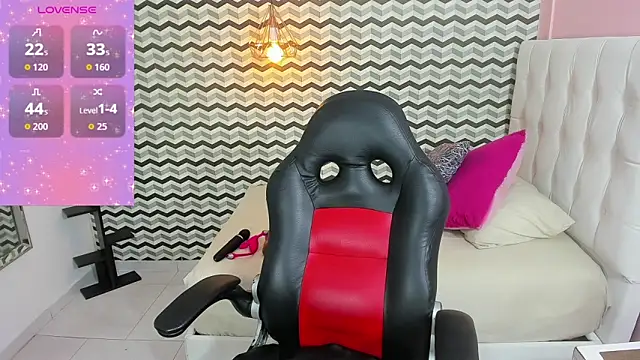 ZOEMARTINS1 online show from June 6, 2026, 12:21 pm