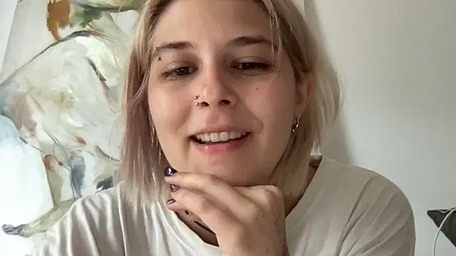 Ella Bloom online show from July 4, 2026, 9:04 am