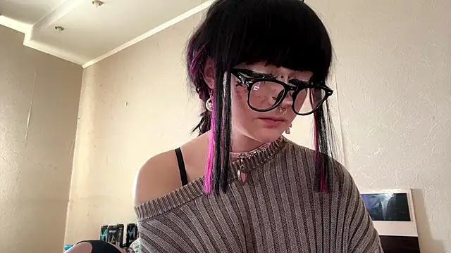 Snapshot of HolyCute chatting on June 4, 2026, 2:34 pm HolyCute online show from June 4, 2026, 2:34 pm