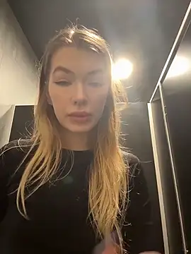 Dreamy Mia online show from June 14, 2026, 4:09 pm