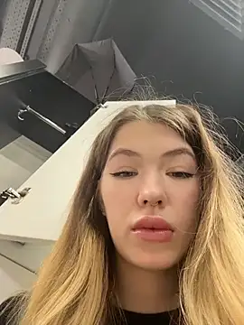 Dreamy Mia online show from June 15, 2026, 2:52 pm