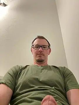 Snapshot of Hardpaul85 chatting on July 3, 2026, 1:06 pm Hardpaul85 online show from July 3, 2026, 1:06 pm