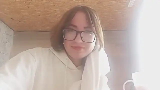 Snapshot of OliviaMoment chatting on June 11, 2026, 9:18 am OliviaMoment online show from June 11, 2026, 9:18 am