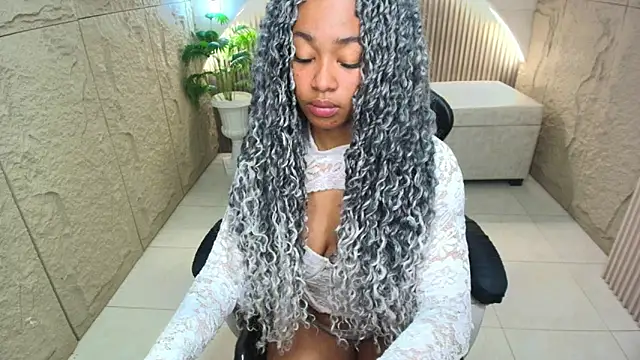 Snapshot of antonella__r_ chatting on June 6, 2026, 7:40 pm antonella r online show from June 6, 2026, 7:40 pm
