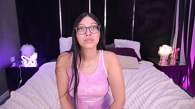 HotAuraX online show from July 20, 2026, 1:35 pm