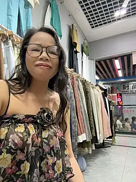 Snapshot of honghong_mother chatting on July 18, 2026, 1:15 pm honghong mother online show from July 18, 2026, 1:15 pm