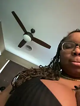 Snapshot of layitinme chatting on June 15, 2026, 3:03 pm layitinme online show from June 15, 2026, 3:03 pm