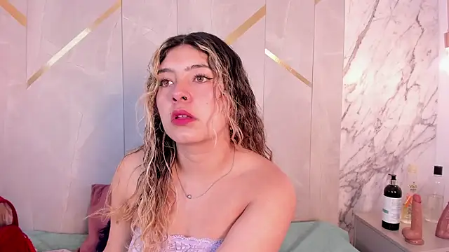 Snapshot of ChloeBelle_ chatting on June 18, 2026, 12:42 pm ChloeBelle online show from June 18, 2026, 12:42 pm