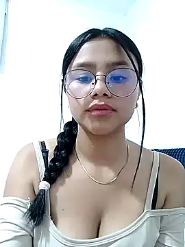Snapshot of Sofielovee-01 chatting on July 11, 2026, 12:57 am Sofielovee-01 online show from July 11, 2026, 12:57 am