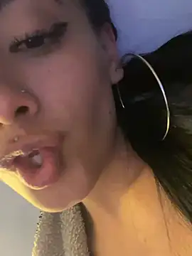 Skinytwin online show from June 2, 2026, 3:30 am