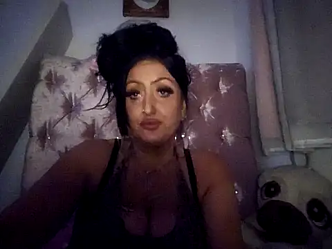 Snapshot of Angeldevlin81 chatting on June 17, 2026, 10:21 pm Angeldevlin81 online show from June 17, 2026, 10:21 pm