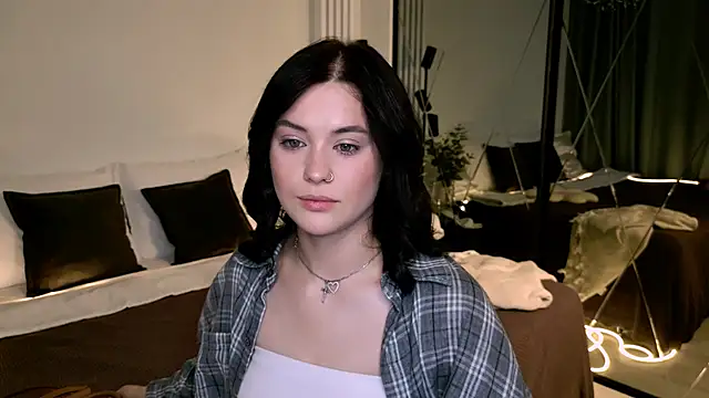 Snapshot of MurielGray chatting on June 2, 2026, 5:42 am MurielGray online show from June 2, 2026, 5:42 am