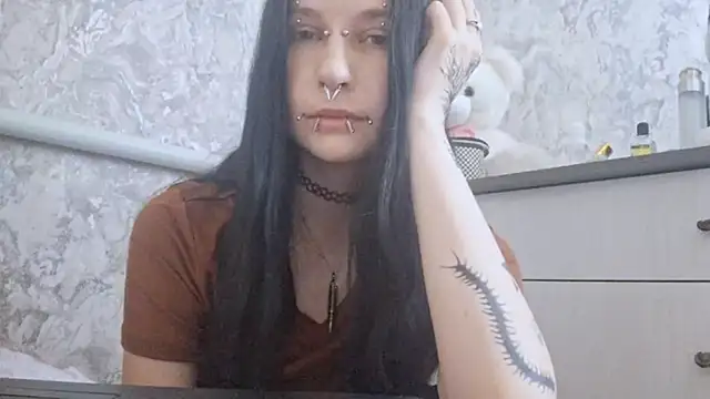 KrissyHiott online show from June 21, 2026, 4:26 am