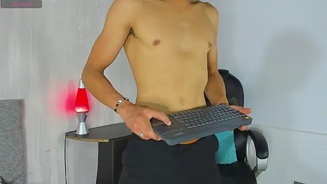 tommyhot7 online show from June 20, 2026, 9:28 pm