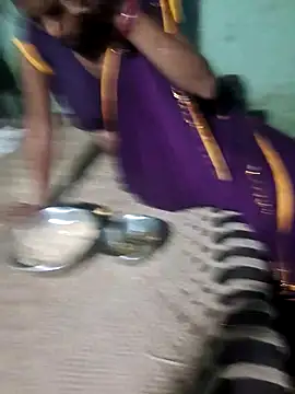 Snapshot of desiwife123coupl chatting on June 25, 2026, 5:17 pm desiwife123coupl online show from June 25, 2026, 5:17 pm