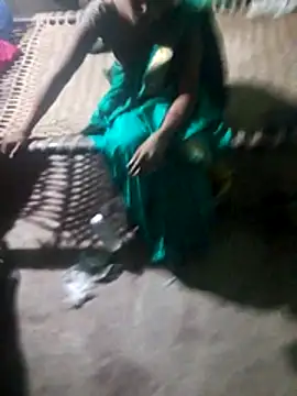 Snapshot of desiwife123coupl chatting on June 26, 2026, 5:06 pm desiwife123coupl online show from June 26, 2026, 5:06 pm