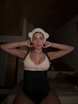 miaabelluccii online show from June 8, 2026, 9:59 pm