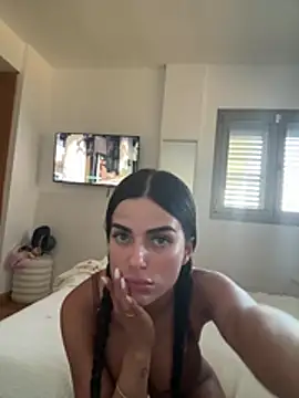 miaabelluccii online show from July 5, 2026, 5:20 pm