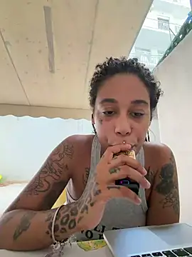 Snapshot of Kira_nyxx chatting on July 13, 2026, 3:48 pm Kira nyxx online show from July 13, 2026, 3:48 pm