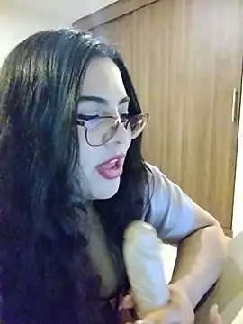 Snapshot of Roxxy_Sade chatting on July 1, 2026, 11:59 pm Roxxy Sade online show from July 1, 2026, 11:59 pm