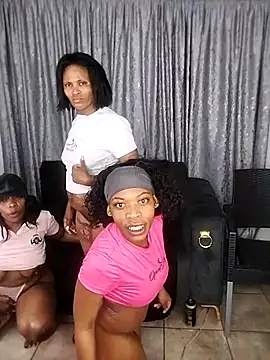 QueenZara 202 online show from June 25, 2026, 1:38 am
