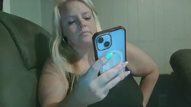 Snapshot of Girthdaddy9 chatting on June 18, 2026, 5:30 am Girthdaddy9 online show from June 18, 2026, 5:30 am
