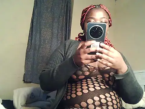Snapshot of Lillybee74 chatting on June 11, 2026, 1:27 am Lillybee74 online show from June 11, 2026, 1:27 am