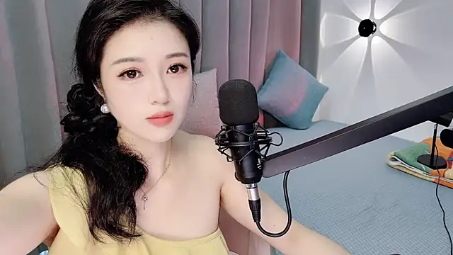 Snapshot of Momo-Wow chatting on June 20, 2026, 6:05 am Momo-Wow online show from June 20, 2026, 6:05 am