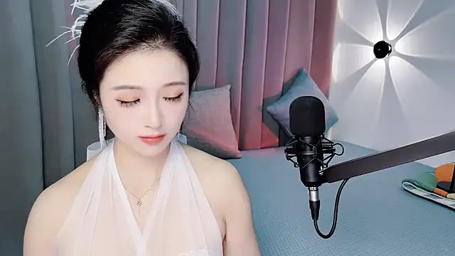 Snapshot of Momo-Wow chatting on June 23, 2026, 5:49 am Momo-Wow online show from June 23, 2026, 5:49 am