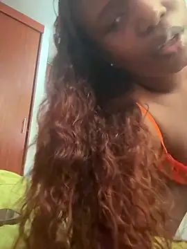 Snapshot of Dulceyesi chatting on June 16, 2026, 8:33 pm Dulceyesi online show from June 16, 2026, 8:33 pm