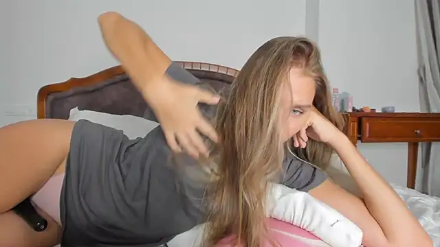 SofiClimbing online show from October 13, 2025, 3:56 pm