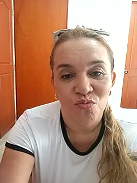 Snapshot of Sara_hilton02 chatting on June 14, 2026, 2:30 pm Sara hilton02 online show from June 14, 2026, 2:30 pm