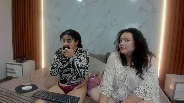 Snapshot of genesis_y_moon chatting on July 11, 2026, 12:30 pm genesis y moon online show from July 11, 2026, 12:30 pm