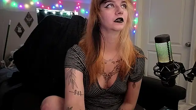 inarafoxxx  online show from July 19, 2026, 6:33 pm