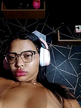 Snapshot of Silmara21 chatting on June 5, 2026, 5:03 am Silmara21 online show from June 5, 2026, 5:03 am