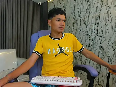Snapshot of davexxx_ chatting on June 7, 2026, 4:16 am davexxx online show from June 7, 2026, 4:16 am